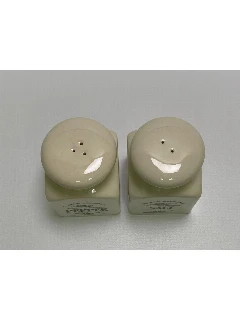 SALT AND PEPPER SHAKER SET